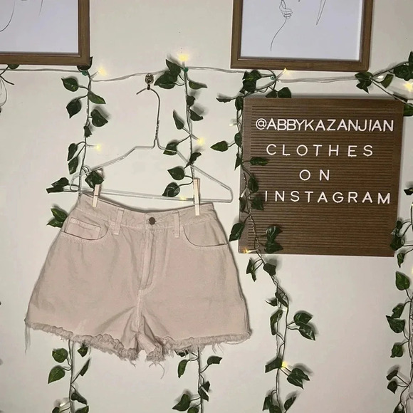 Hollister Pants - Hollister “Ultra High-Rise Vintage Relaxed Mom Short 3” “